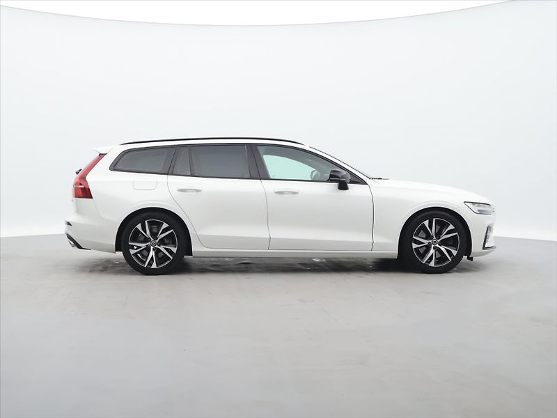 Volvo V60 2,0 T5 184kW Drive-E R-Design - fotka 4 z 34