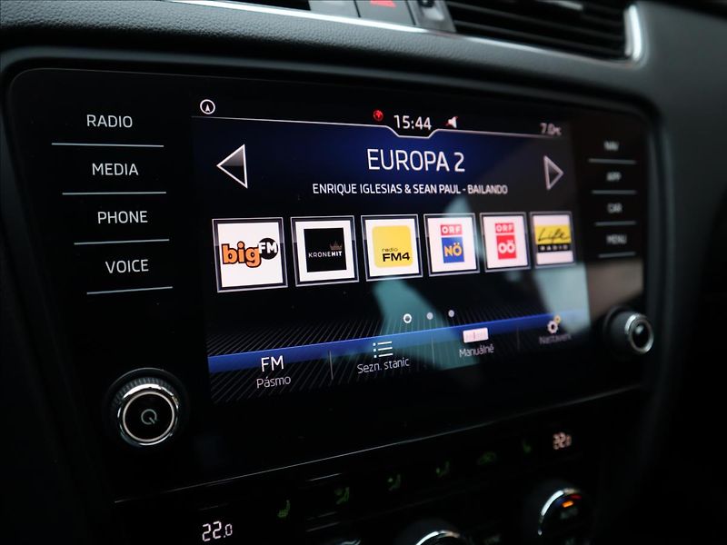 Škoda Octavia 2,0 TDi DSG Style ACC LED - fotka 15 z 41
