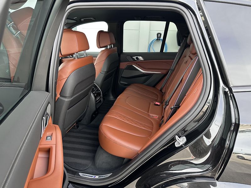 BMW X5 xDrive 30d M-Sport - fotka 8 z 31