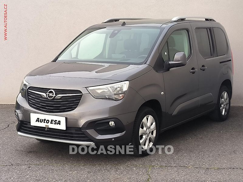 Opel Combo (2019) 1.5CDTi, Life, navi, panor - fotka 3 z 25