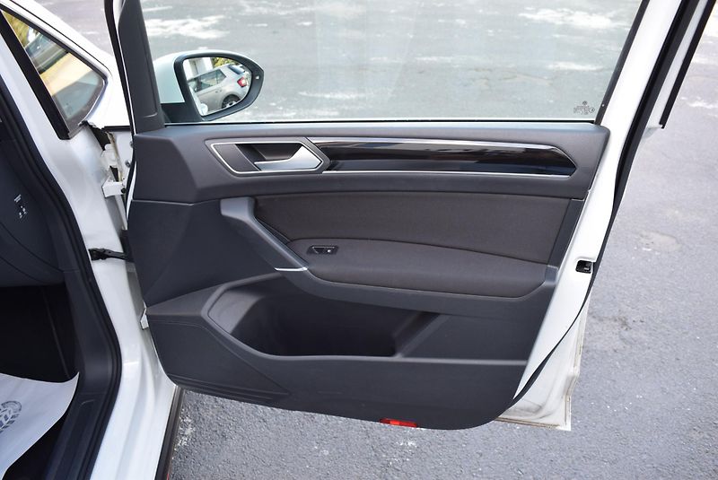 Volkswagen Touran (2018) 1.4TSI 110kw R-line NAVI LED - fotka 40 z 50
