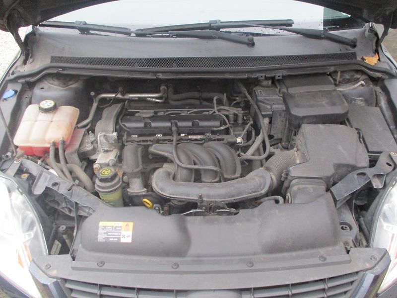 Ford Focus 1.6i DIGI AC - fotka 24 z 27
