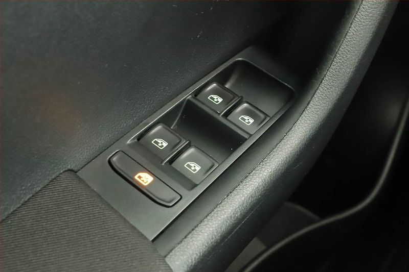 Škoda Fabia (2022) 1.0 TSI, Automat, Tempomat - fotka 12 z 12