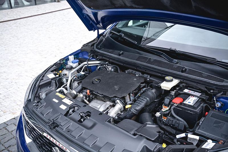 Peugeot 308 (2020) GT NAVI1.5 BlueHDi ČR 1MAJITEL - fotka 16 z 33