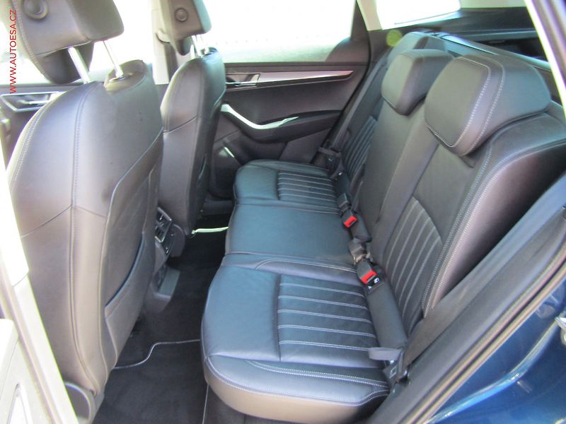 Škoda Karoq (2019) 1.6 TDi, Style, DSG, kůže - fotka 10 z 23