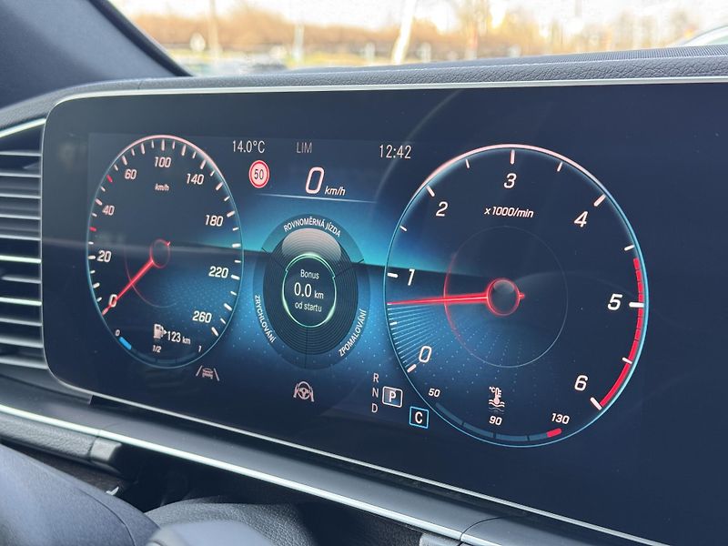Mercedes-Benz GLE (2019) 400d 4M, AMG Line, 360°, DPH - fotka 28 z 47