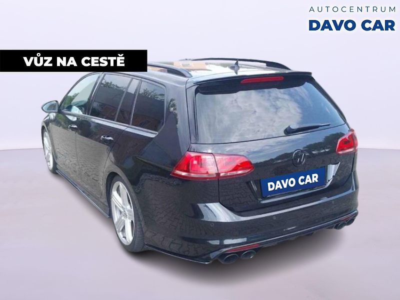 Volkswagen Golf R 2,0 TSI 221 kW 4M DSG Pano - fotka 2 z 12