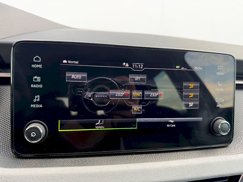 Škoda Kamiq (2025) 1.0 TSI 85kW DSG Top Selection - fotka 18 z 35