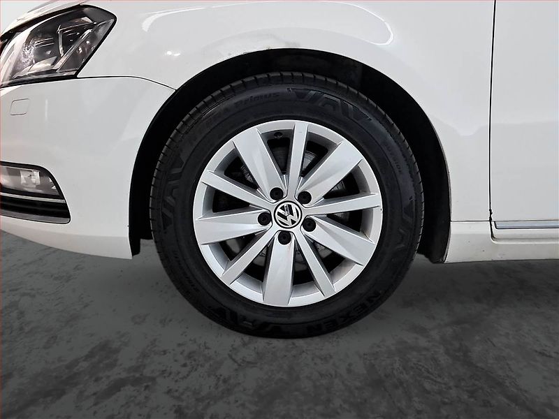 Volkswagen Passat (2014) 2.0 TDI, rezervace - fotka 14 z 20