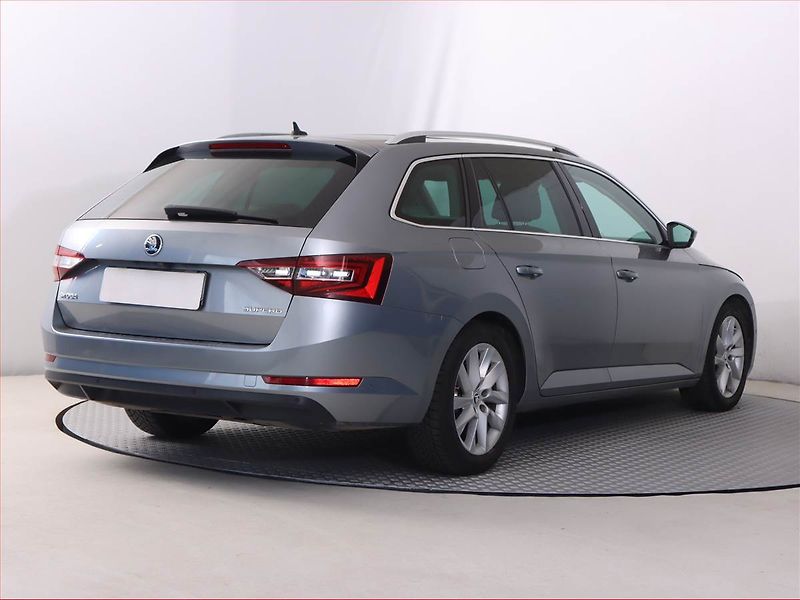 Škoda Superb (2019) 2.0 TDI, Automat, Kůže, Navi - fotka 5 z 21