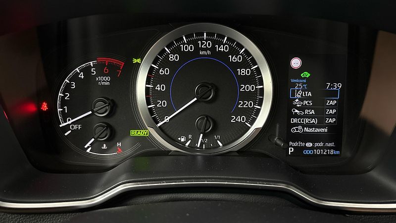 Toyota Corolla 1.8 Hybrid AUT Active Sedan - fotka 10 z 25