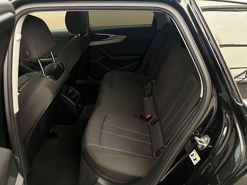 Audi A4 Avant (2021) 30 TDi S-line Bussines S troni - fotka 10 z 21