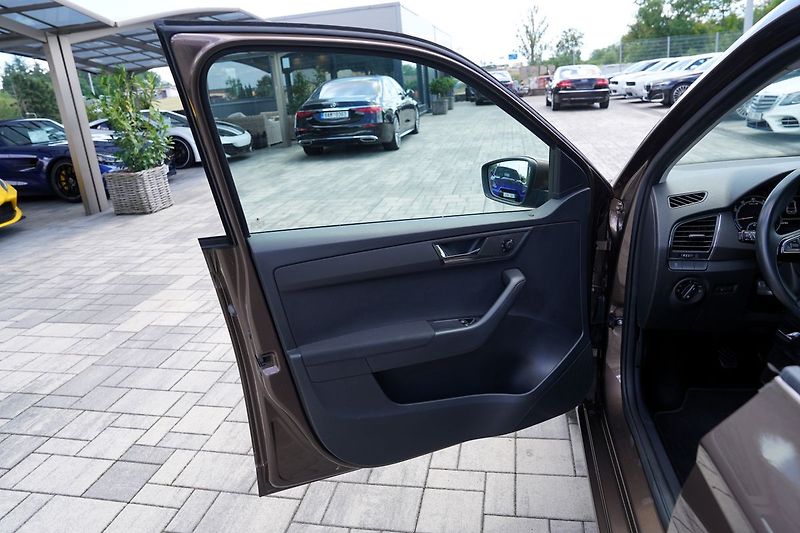 Škoda Fabia 1.0 TSI 81kW ČR/Al.kola/klima - fotka 13 z 38