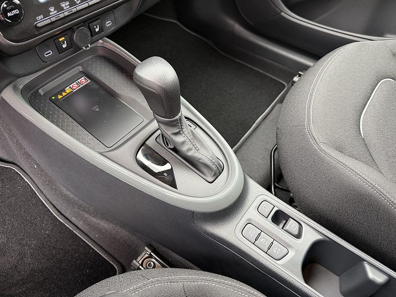 Toyota Aygo 1.5 Hybrid MC26 Style Smart - fotka 22 z 23