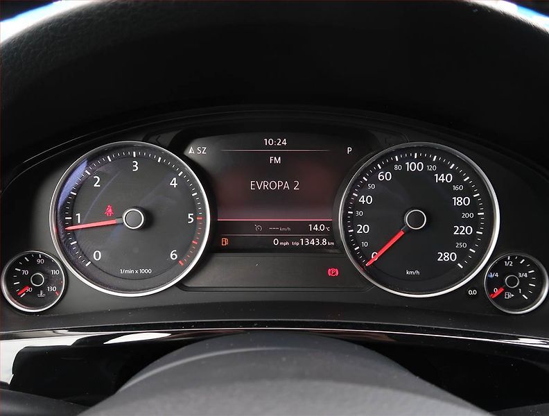 Volkswagen Touareg (2016) 3.0 TDI, 4X4,Bixenon,Kamera - fotka 11 z 24