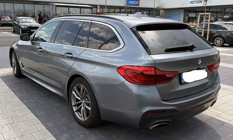 BMW Řada 5 (2017) BMW 540i Tour, noční, nez.tope - fotka 4 z 14