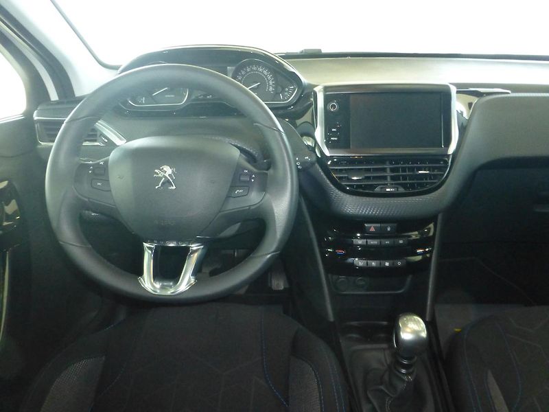 Peugeot 2008 (2019) 1,2i-81KW*PARK.S*ALU*VYHŘ.SED* - fotka 18 z 27
