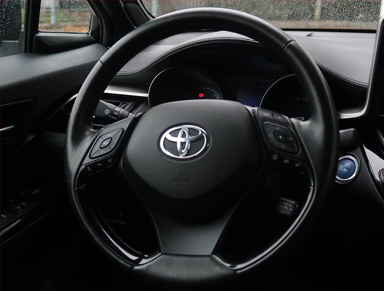 Toyota C-HR (2019) Selection 1.8 Hybrid - fotka 18 z 21