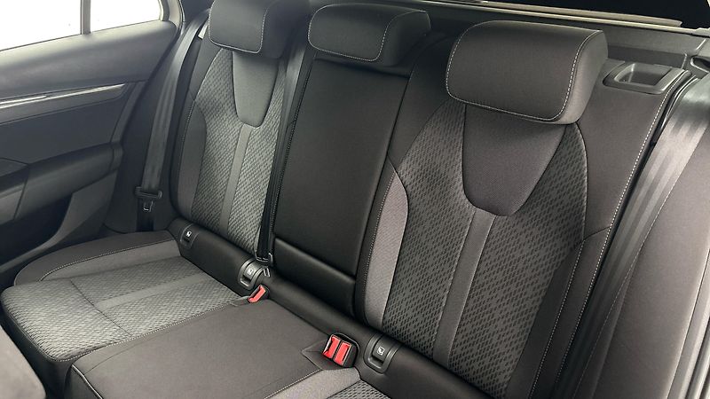 Škoda Octavia 2.0 TDI DSG Style Combi - fotka 16 z 26