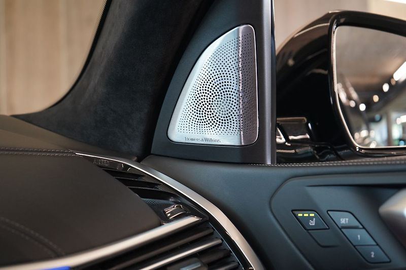 BMW X7 M50i xD, Executive Drive Pro - fotka 43 z 50