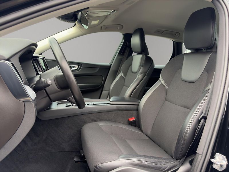 Volvo XC60 (2020) Momentum Pro B4 4x4 1.majitel - fotka 9 z 30