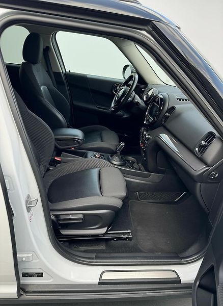 Mini Countryman (2018) Mini Cooper D Countryman All4 - fotka 4 z 7