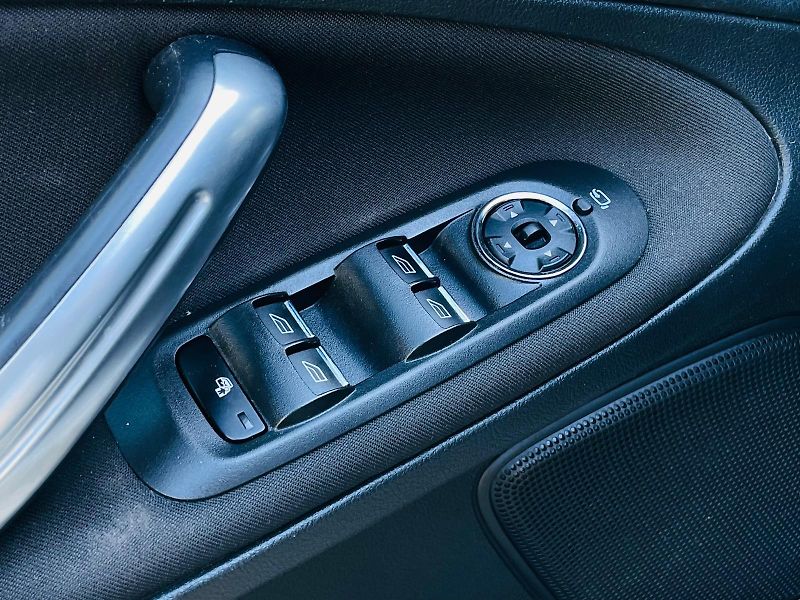Ford Galaxy 2.0TDCi MANUÁL 7 MÍST VÝHŘEV - fotka 33 z 49