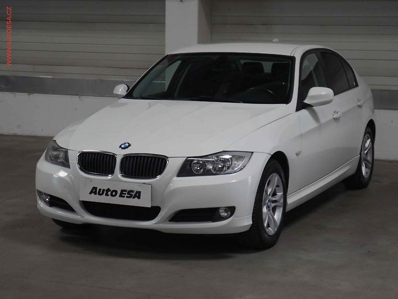 BMW Řada 3 (2010) 2.0d, AC, temp. - fotka 3 z 19