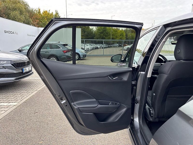Škoda Fabia 1.0 TSI 85 kW Top Selection DS - fotka 23 z 27