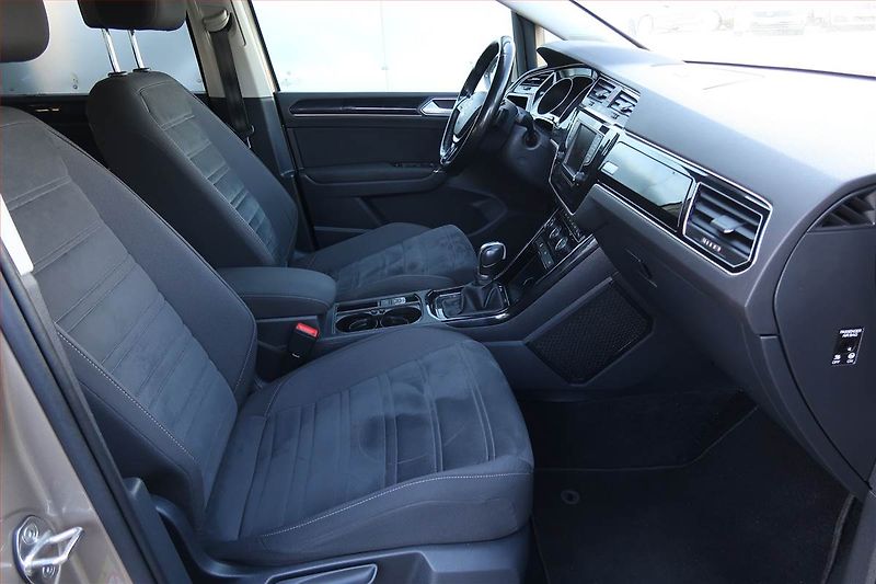 Volkswagen Touran (2017) 2.0 TDI, Automat, Serv.kniha - fotka 9 z 20