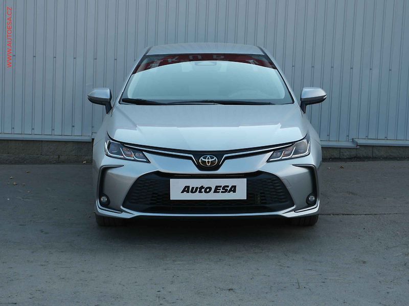 Toyota Corolla (2024) 1.5 VVT-i, 2.maj,ČR, Navi - fotka 2 z 19