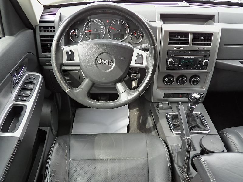 Jeep Cherokee 2.8CRD 130kW Limited Manuál - fotka 7 z 25