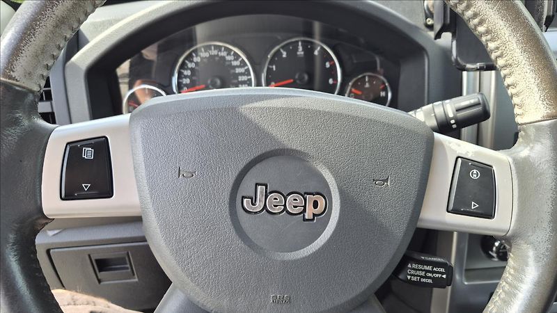 Jeep Cherokee 2,8 CRD L MANUAL ČR - fotka 11 z 18