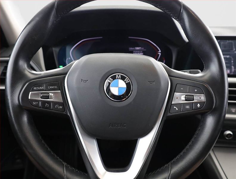 BMW Řada 3 (2022) 320 d xDrive - fotka 8 z 18
