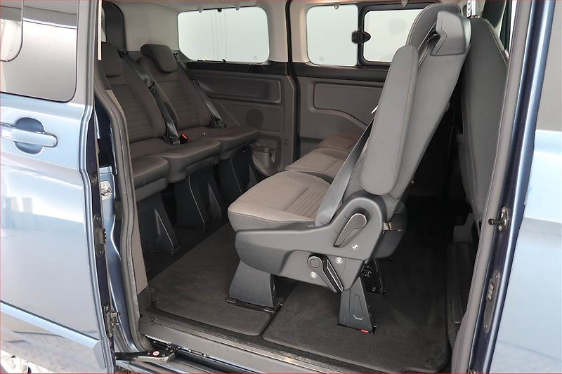 Ford Tourneo Custom (2022) Titanium 2.0 EcoBlue, ČR, 1Maj - fotka 17 z 19
