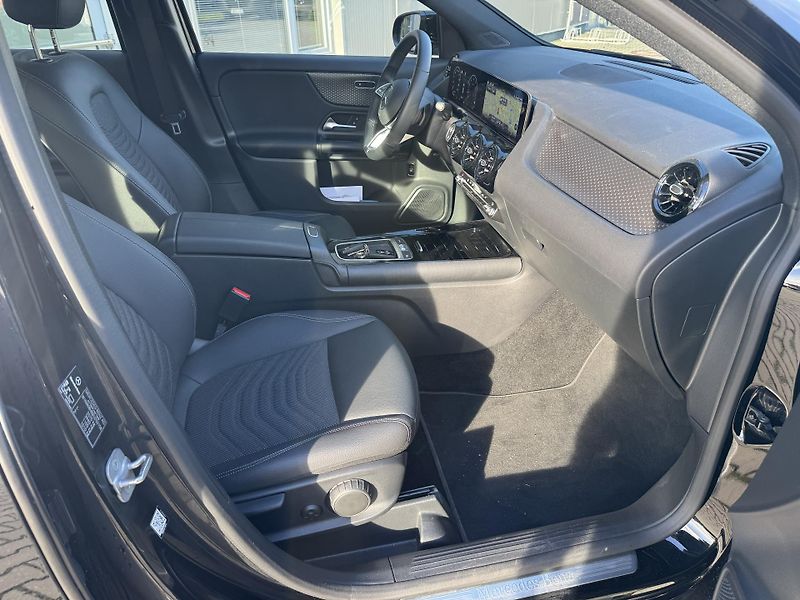 Mercedes-Benz GLA (2024) GLA 200 Aut.LED NAVI KAMERA - fotka 16 z 20
