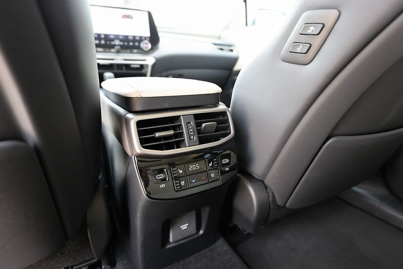 Lexus RX 350h 350H 2,5 HEV LUXURY, TAŽNÉ ZAŘ - fotka 25 z 29