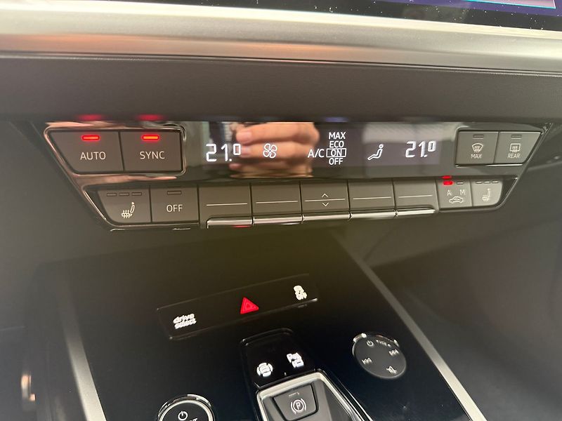 Audi Q4 e-tron 40 e-tron  REZERVACE - fotka 22 z 36