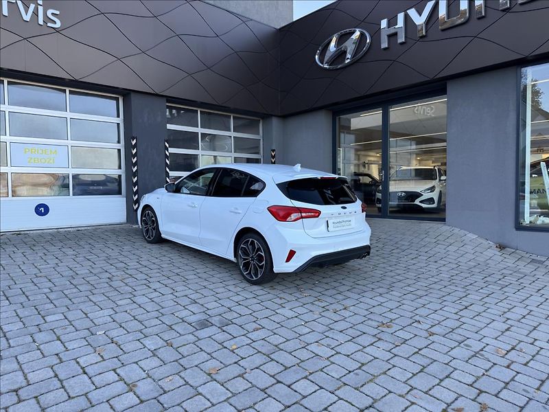 Ford Focus 1,0 ST-Line - fotka 14 z 16