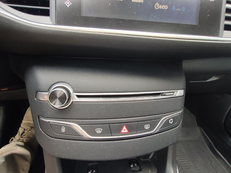 Peugeot 308 (2016) SW ALLURE 1.6 HDI AUT6 zimáky - fotka 20 z 27