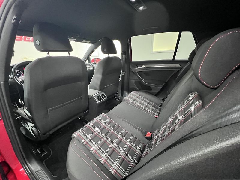 Volkswagen Golf GTI Performance 180 kW - fotka 18 z 50