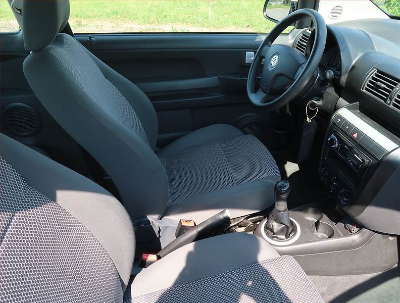 Volkswagen Fox (2007) 1.2, nová STK, dobrý stav - fotka 9 z 15