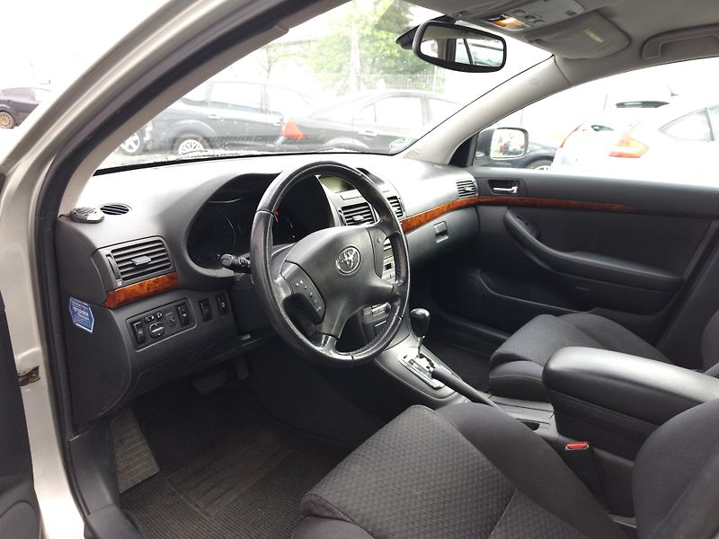 Toyota Avensis 2.4i   AUTOMAT - fotka 10 z 17