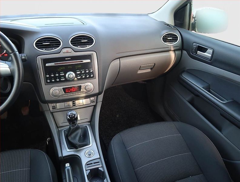 Ford Focus (2009) 1.6 i, jezdí výborně - fotka 8 z 16