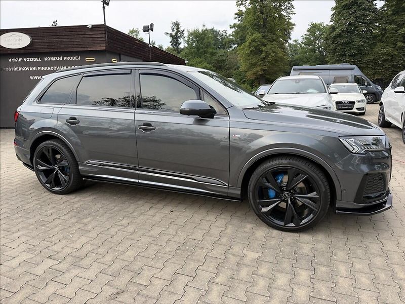 Audi Q7 50 TDI S-line Quattro - fotka 4 z 28