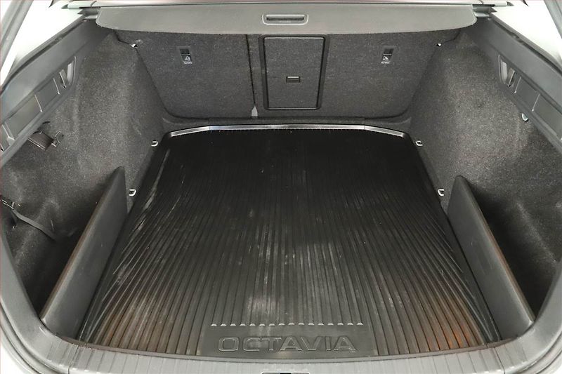 Škoda Octavia (2023) Ambition 2.0 TDI, ČR,1.maj - fotka 12 z 13
