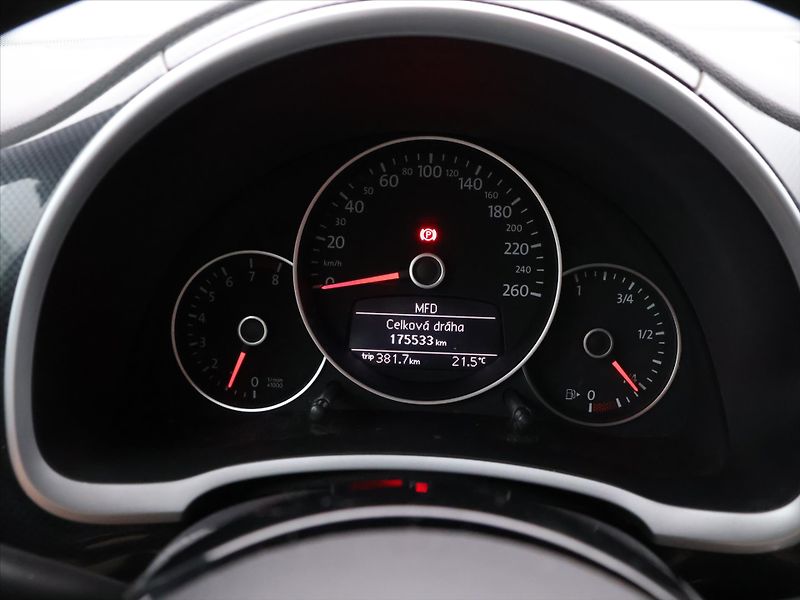 Volkswagen Beetle 2,0 TSI 147kW Sport - fotka 15 z 26