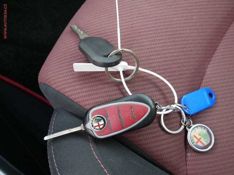 Alfa Romeo MiTo (2012) 1.4i, ČR, Klima - fotka 15 z 15