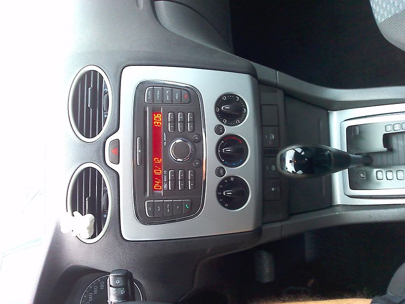Ford Focus 1.6i,74 kW, automat!, nová STK - fotka 17 z 24