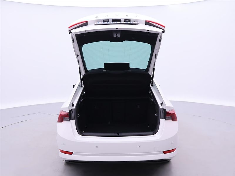 Škoda Octavia 2,0 TDI 85kW DSG Style CZ - fotka 9 z 39